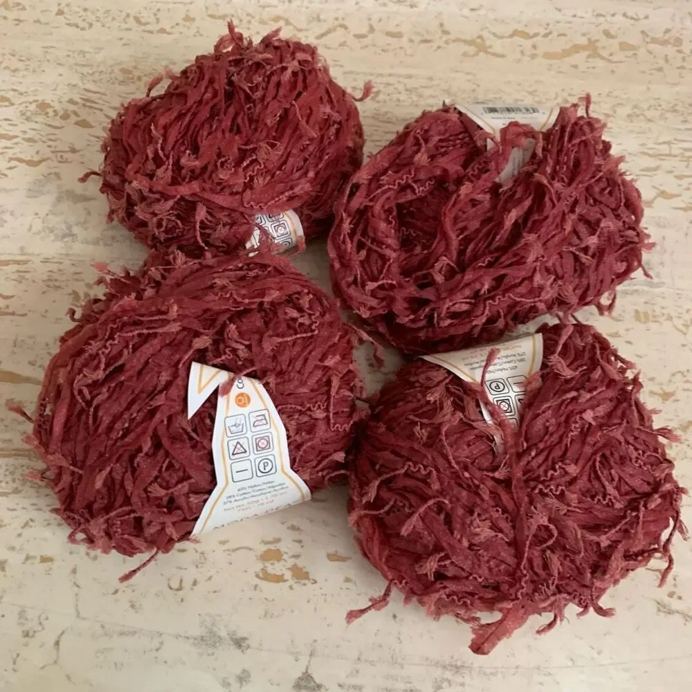 Moda dea curiosa yarn in black cherry 4 skeins